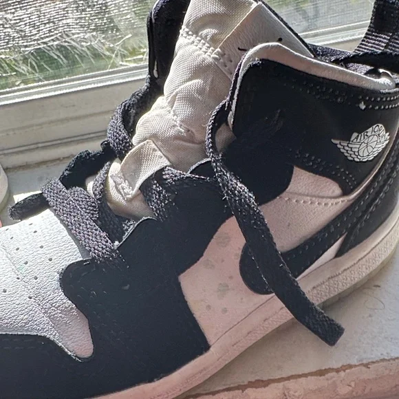 Jordan Black and White High-Tops - Picture 4 of 13